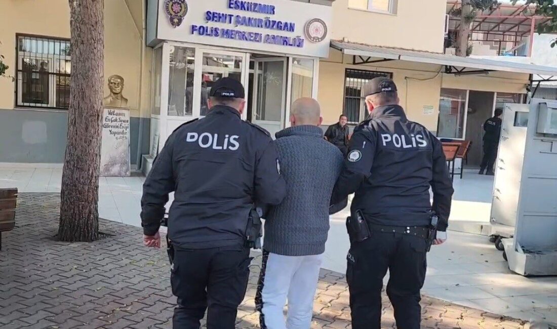 İzmir’de polis ekipleri tarafından aranan şüphelilerle ilgili yapılan operasyonlarda, Konak
