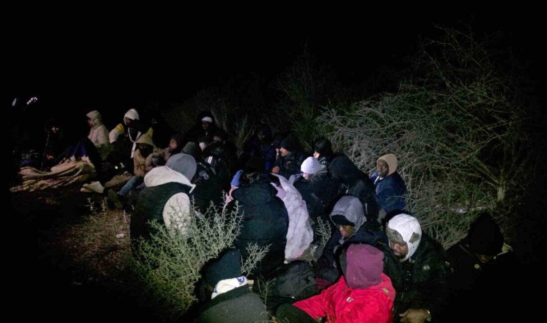İzmir’in Menderes ve Çeşme ilçelerinde, Sahil Güvenlik’e bağlı İHA’lar ve