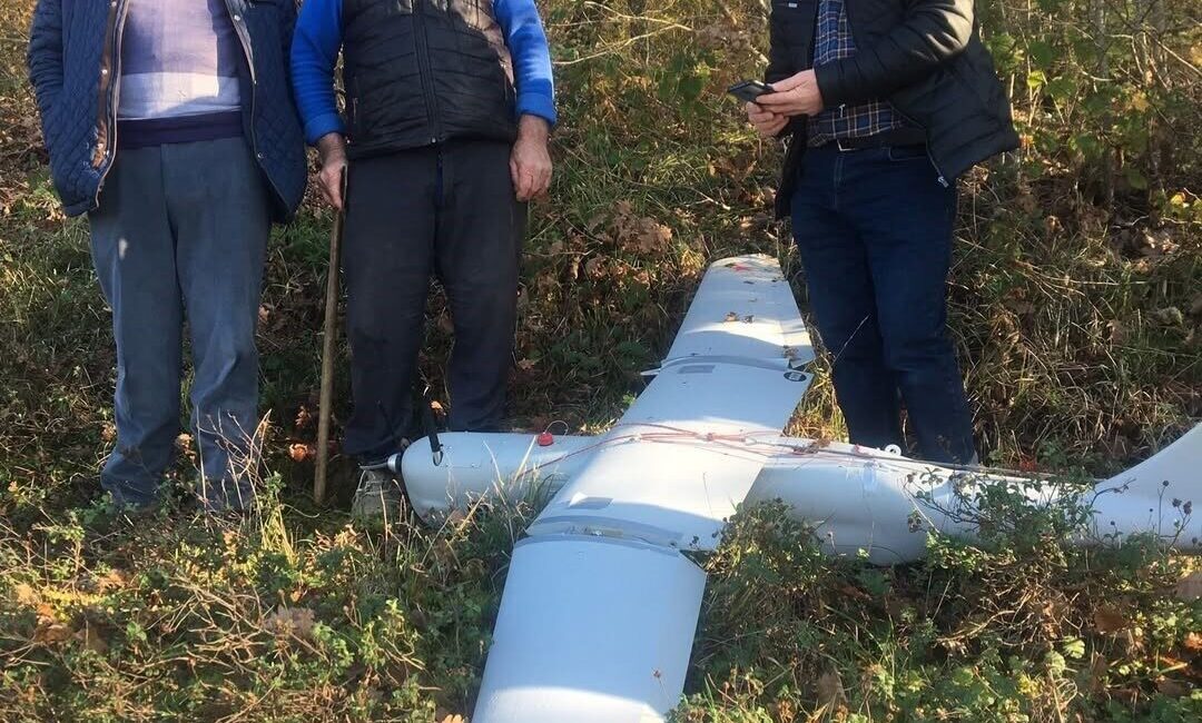 Kocaeli’nin İzmit ilçesinde kırsal bir alana düşen insansız hava aracı,