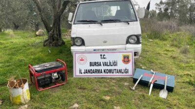 İznik ilçesinde kaçak kazı yapıldığı iddia edilen 2 kişi, jandarma