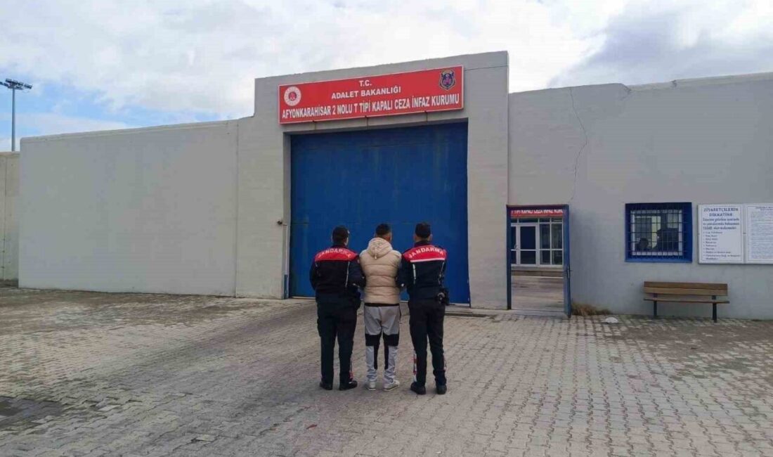 Afyonkarahisar’da jandarma ekipleri tarafından çeşitli suçlardan aranan 42 kişi yakalandı.
