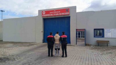 Afyonkarahisar’da jandarma ekipleri tarafından çeşitli suçlardan aranan 42 kişi yakalandı.