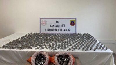 Konya’da jandarma ekipleri tarafından durdurulan bir araçta yapılan aramada çuval