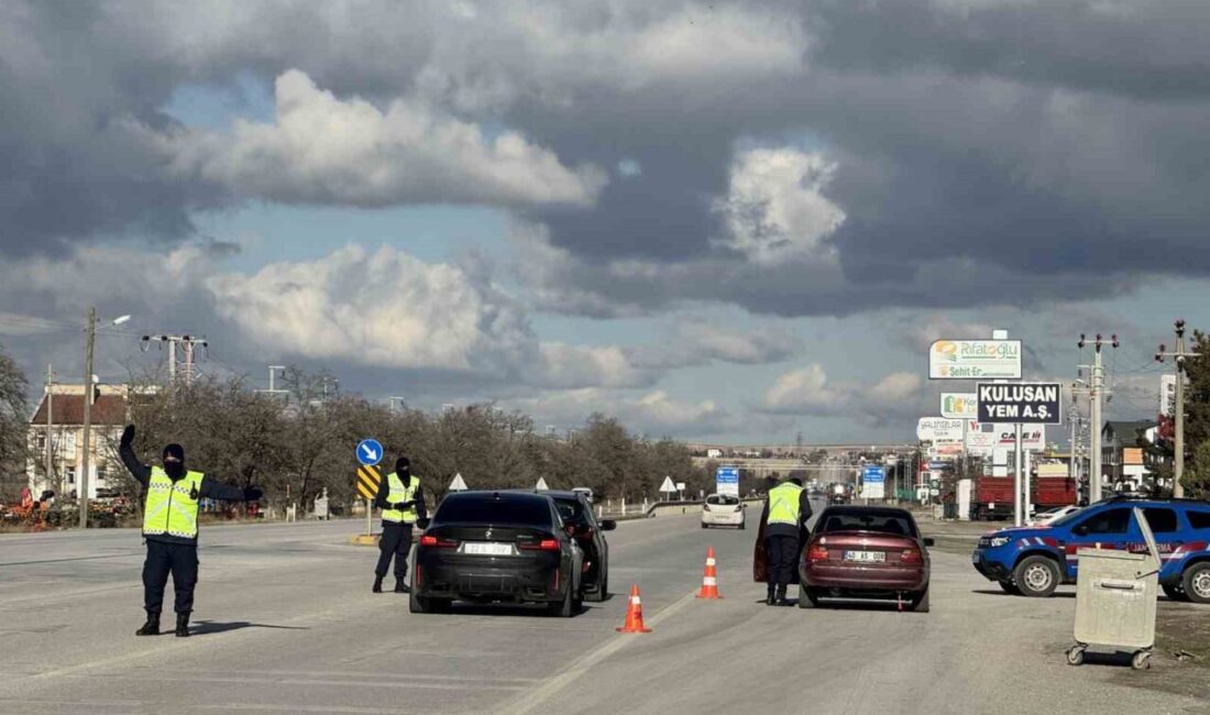 Kulu ilçesinde, jandarma ekipleri yılbaşı öncesi trafik önlemleri kapsamında yol