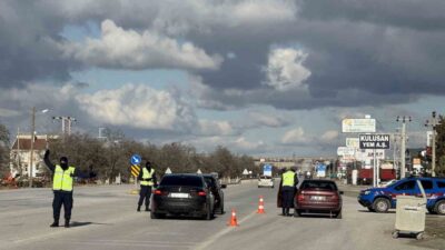 Kulu ilçesinde, jandarma ekipleri yılbaşı öncesi trafik önlemleri kapsamında yol