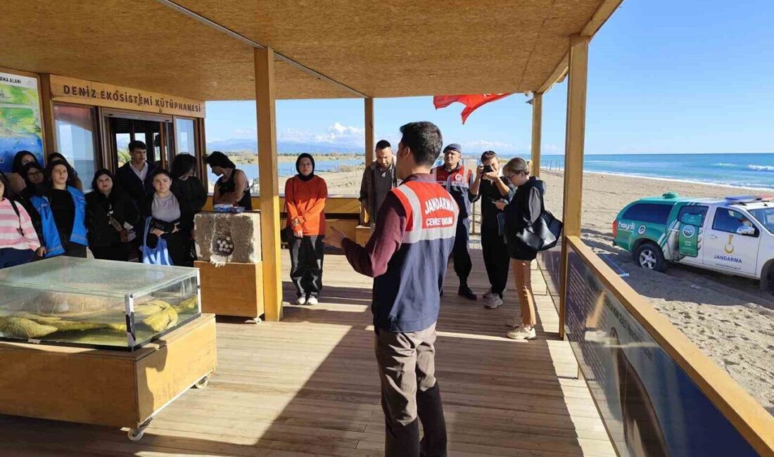Antalya’da Jandarma ekipleri, üniversite öğrencilerine çevre koruma konusunda eğitim vererek