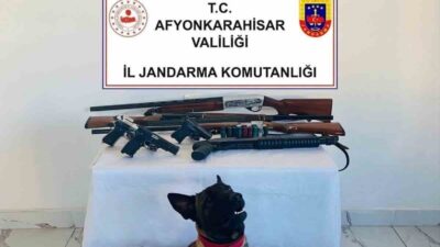 Afyonkarahisar’da jandarma ekipleri tarafından gerçekleştirilen operasyonda 7 adet ruhsatsız silah