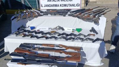Manavgat ilçesinde, ilçe Jandarma Komutanlığına bağlı ekipler tarafından silah kaçakçılığıyla