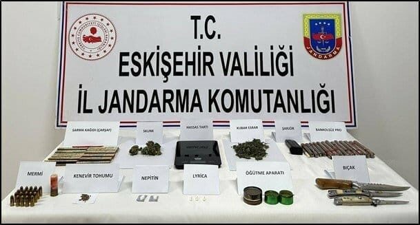Eskişehir’de Jandarma ekipleri tarafından yürütülen operasyonlarda çeşitli türlerde uyuşturucu madde