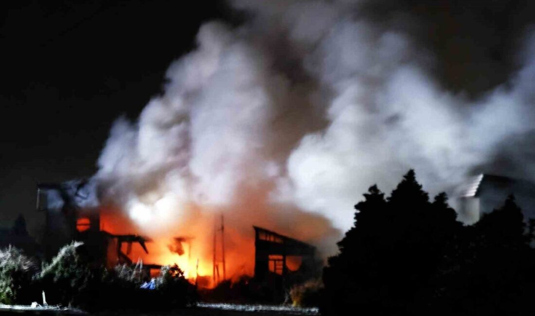 Japonya Başbakanı Sanae Takaichi, ülkede yaşanan 7,5 büyüklüğündeki depremin etkilerini