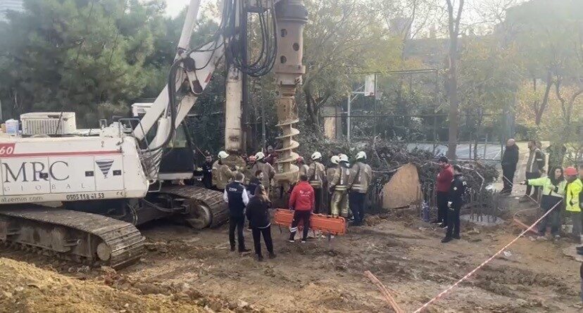 Kadıköy ilçesindeki bir inşaat alanında derin bir çukura düşen bir