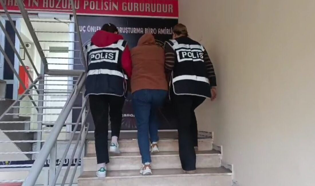İzmir’in Karabağlar ilçesinde gerçekleştirilen operasyonda, polisin dikkatli çalışmaları sonucunda aranan