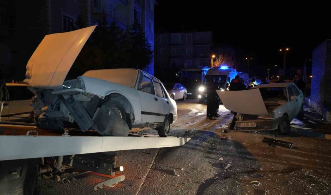 Kırıkkale’de meydana gelen trafik kazasında iki otomobilin çarpışması sonucunda 3