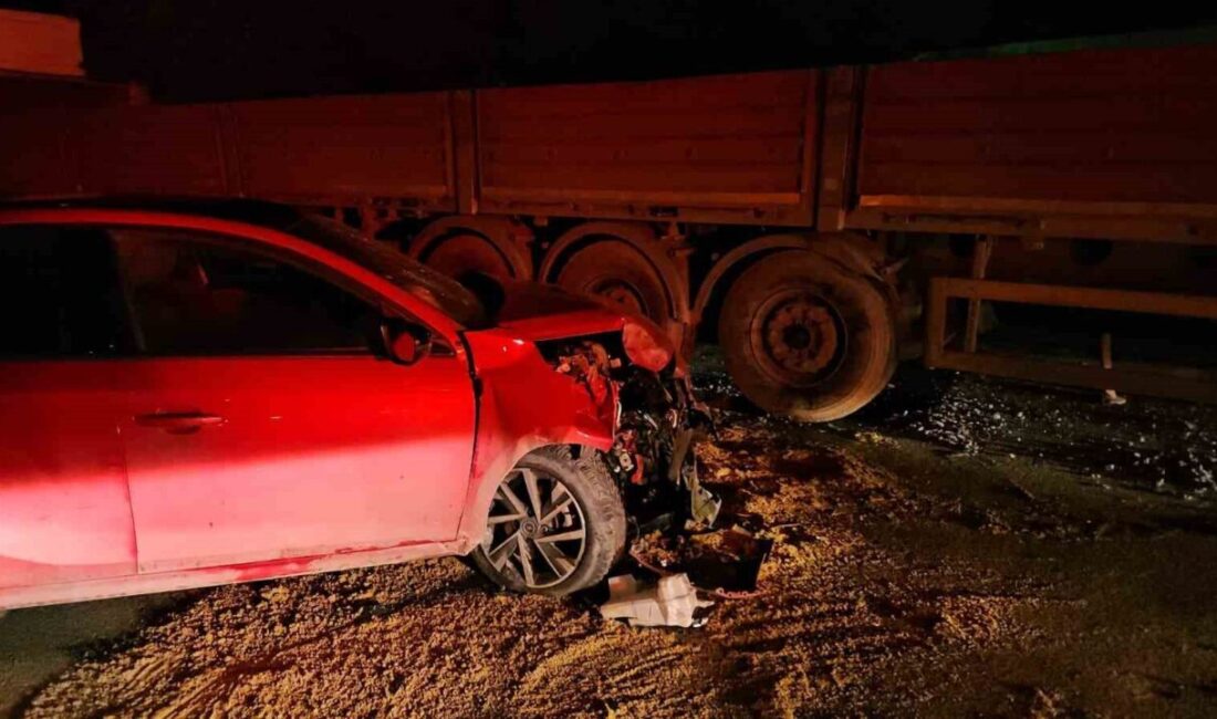 Kağıthane ilçesinde, bir sürücü makas attığı sırada park halindeki bir