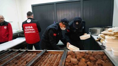 Kahramanmaraş’ta gıda işletmelerine yönelik geniş kapsamlı denetim gerçekleştirildi. Kahramanmaraş Büyükşehir