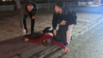 Aksaray’da, Coğlaki Mahallesi Kılıçaslan Parkı girişinde meydana gelen olayda, kaldırıma