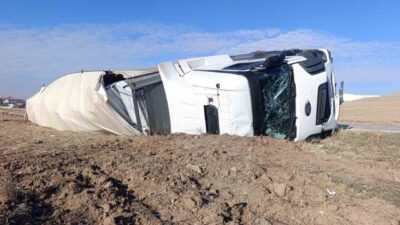 Afyonkarahisar’da meydana gelen trafik kazasında, kalorifer peteği yüklü bir tırın