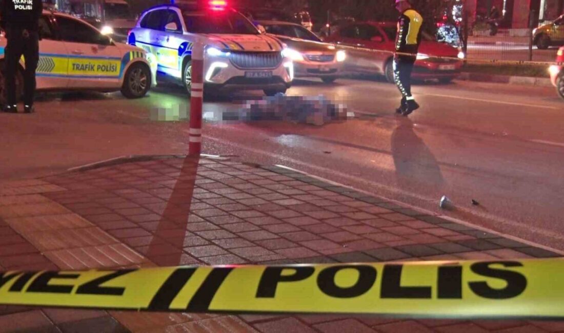Antalya’da meydana gelen trafik kazasında, bir kamyonla çarpışan motosikletin 17