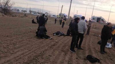 Afyonkarahisar’da gerçekleşen bir trafik kazasında, Özburun beldesi çıkışında kamyonetle çarpışan