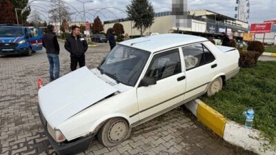 Karabük ilinin Safranbolu ilçesinde meydana gelen trafik kazasında bir kamyonet,