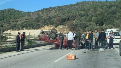 Bodrum ilçesinde meydana gelen bir trafik kazasında, bir kamyonet refüje