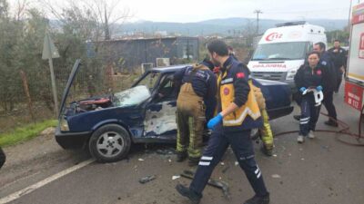 Orhangazi’de yaşanan trafik kazasında, bir kamyonet ile çarpışan otomobil sürücüsü