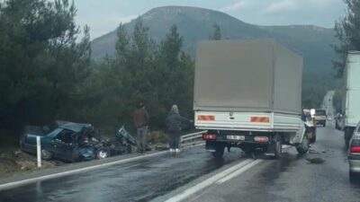 İzmir’in Menderes ilçesinde meydana gelen trafik kazasında bir kamyonet ile