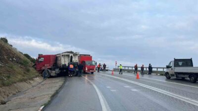 İznik ilçesinde bugün yaşanan trafik kazasında, karşı yönden gelen 2