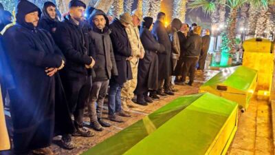 Şanlıurfa’da kar yağışına bağlı olarak kayganlaşan yolda kanala devrilen araçta
