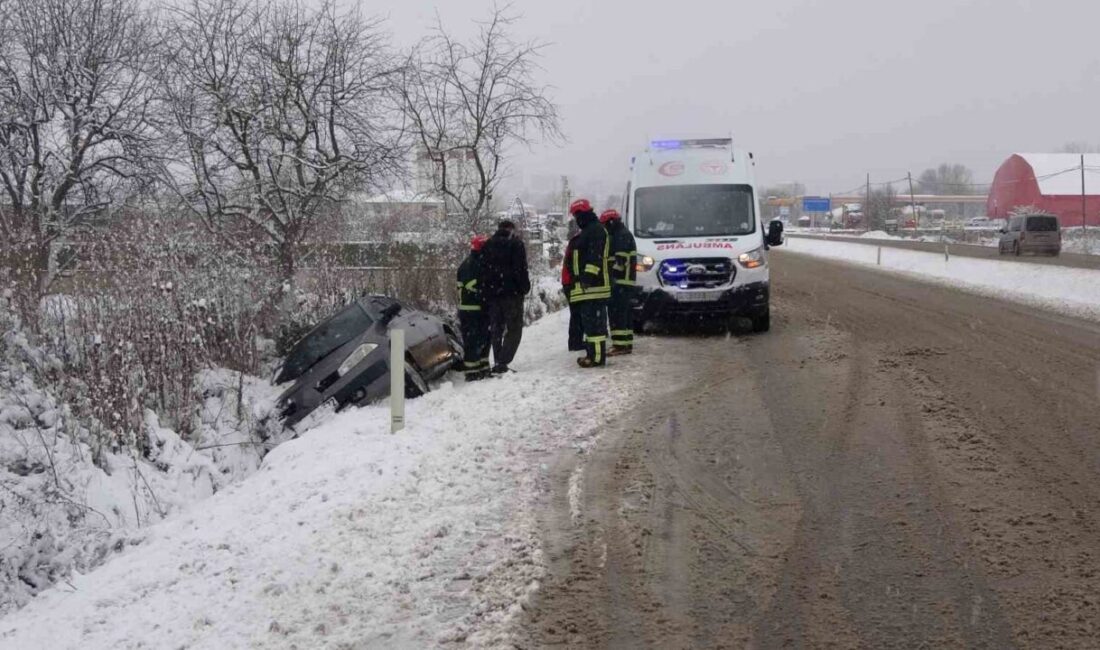 Kastamonu’da kar yağışı nedeniyle kayganlaşan yolda meydana gelen trafik kazasında
