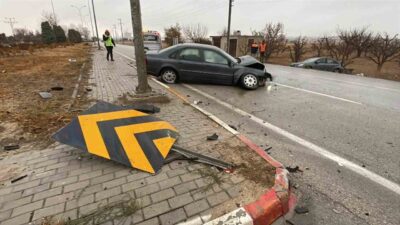 Karaman’da meydana gelen trafik kazasında iki otomobil sürücüsü de yaralandı.