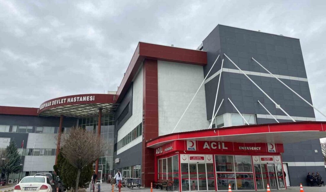 Konya’nın Karapınar ilçesinde buzlanma sebebiyle gerçekleşen bir trafik kazasında motosiklet