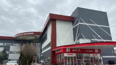 Konya’nın Karapınar ilçesinde buzlanma sebebiyle gerçekleşen bir trafik kazasında motosiklet