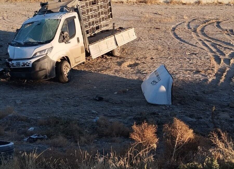 Konya’nın Karapınar ilçesinde bir kamyonetin şarampole devrilmesi sonucu sürücü yaralandı.