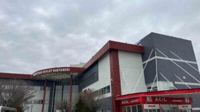 Konya’nın Karapınar ilçesinde tır ile 2 otomobilin karıştığı zincirleme kaza