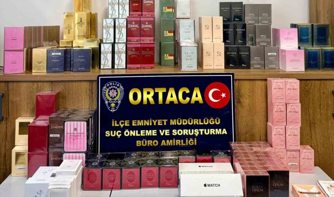 Ortaca İlçe Emniyet Müdürlüğü ekipleri, Köyceğiz karayolu üzerinde yaya olarak