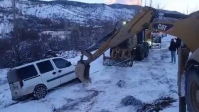 Elazığ’da kar yağışının yol açtığı bir olayda, Sakabaşı köyü yolunda