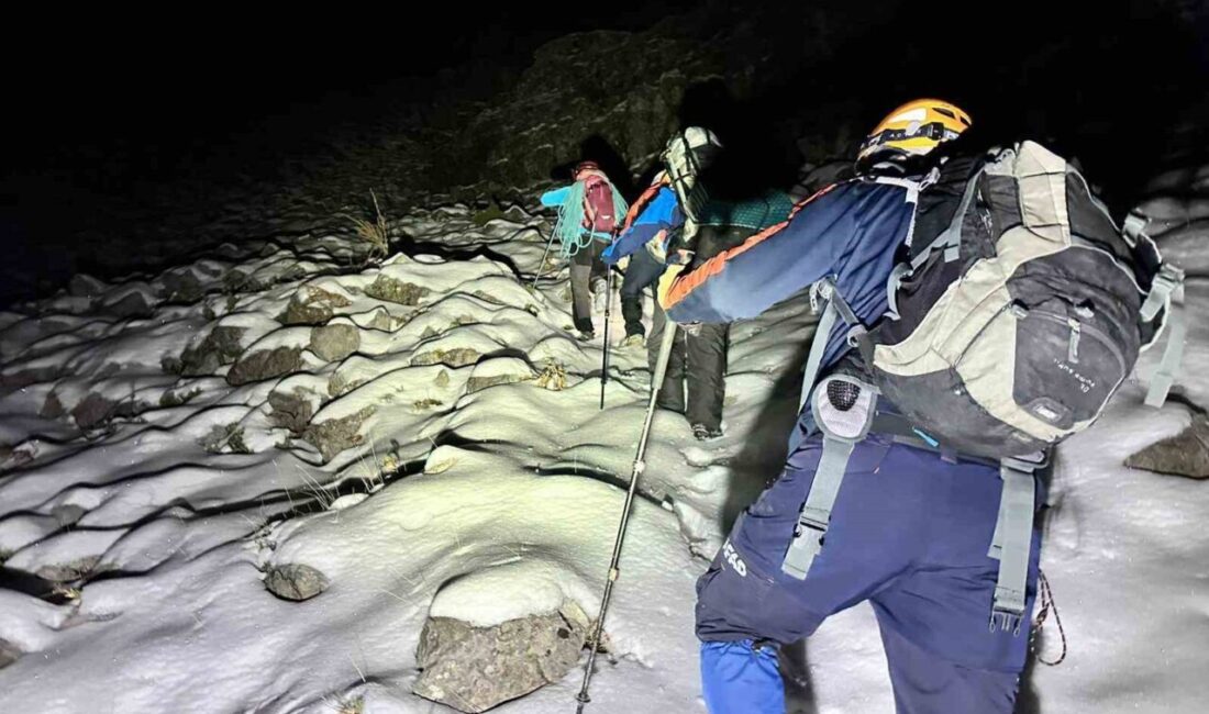 Adana’da karla kaplı bir dağa tırmanış yaparken mahsur kalan 3
