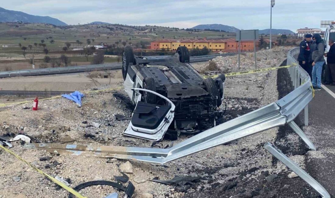 Denizli’nin Pamukkale ilçesinde meydana gelen trafik kazasında, sürücü direksiyon kontrolünü