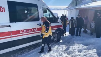 Kars’ta sağlık ekipleri ve İl Özel İdaresi, kar fırtınası nedeniyle
