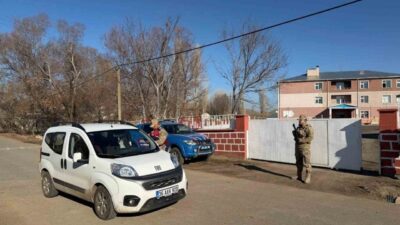 Kars’ta 62 ekip ve 246 jandarmanın katılımıyla gerçekleştirilen “Huzurlu Okul
