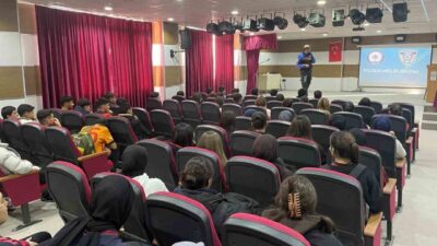 Kars ilinde, öğrencilere polislik mesleğini tanıtmak amacıyla bilgilendirme etkinliği düzenlendi.