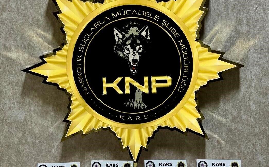 Kars ilinde, polisin şüpheli bulduğu bir araca yönelik operasyon gerçekleştirildi