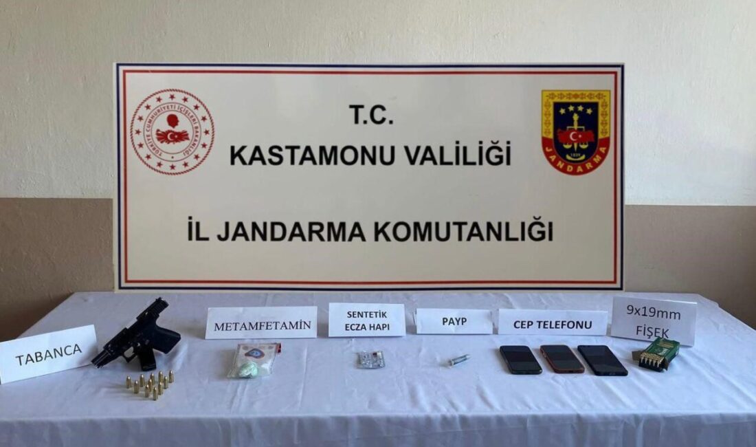 Kastamonu’da, polis ekipleri tarafından gerçekleştirilen uyuşturucu operasyonunda tutuklanan bir şüphelinin