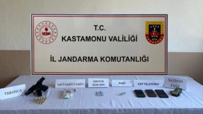 Kastamonu’da, polis ekipleri tarafından gerçekleştirilen uyuşturucu operasyonunda tutuklanan bir şüphelinin