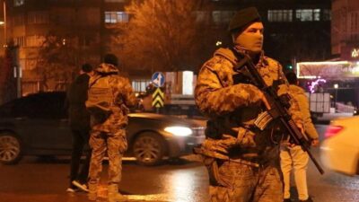 Yılbaşına kısa bir süre kala, Kayseri’de polis ekipleri denetimlerini artırdı.