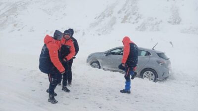 Kar yağışının etkisiyle Sarız ilçesinde meydana gelen kazalar sonucunda mahsur