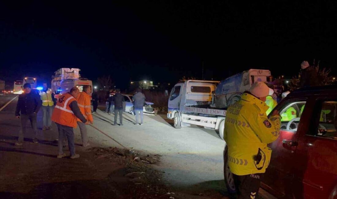 Kayseri-Sivas Karayolu’nda meydana gelen bir trafik kazasında, yolcu otobüsü ile