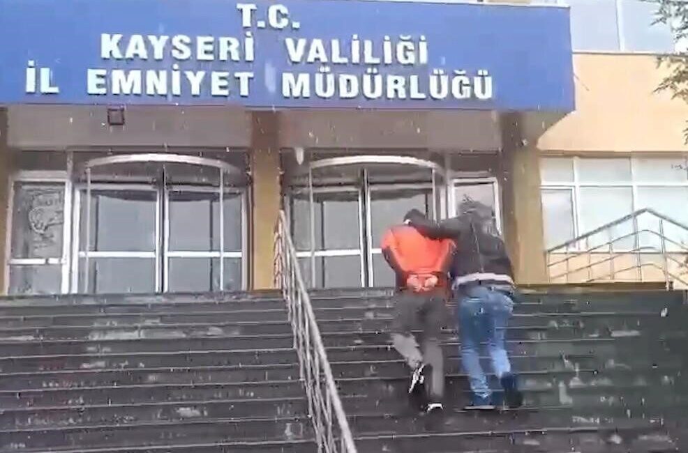 Kayseri’de polis ekipleri tarafından gerçekleştirilen operasyonlarda, ‘uyuşturucu madde ticareti yapma’