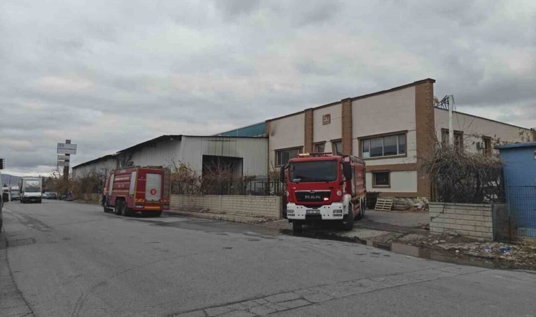 Melikgazi ilçesinde bulunan bir mobilya fabrikasının deposunda çıkan yangın, itfaiye